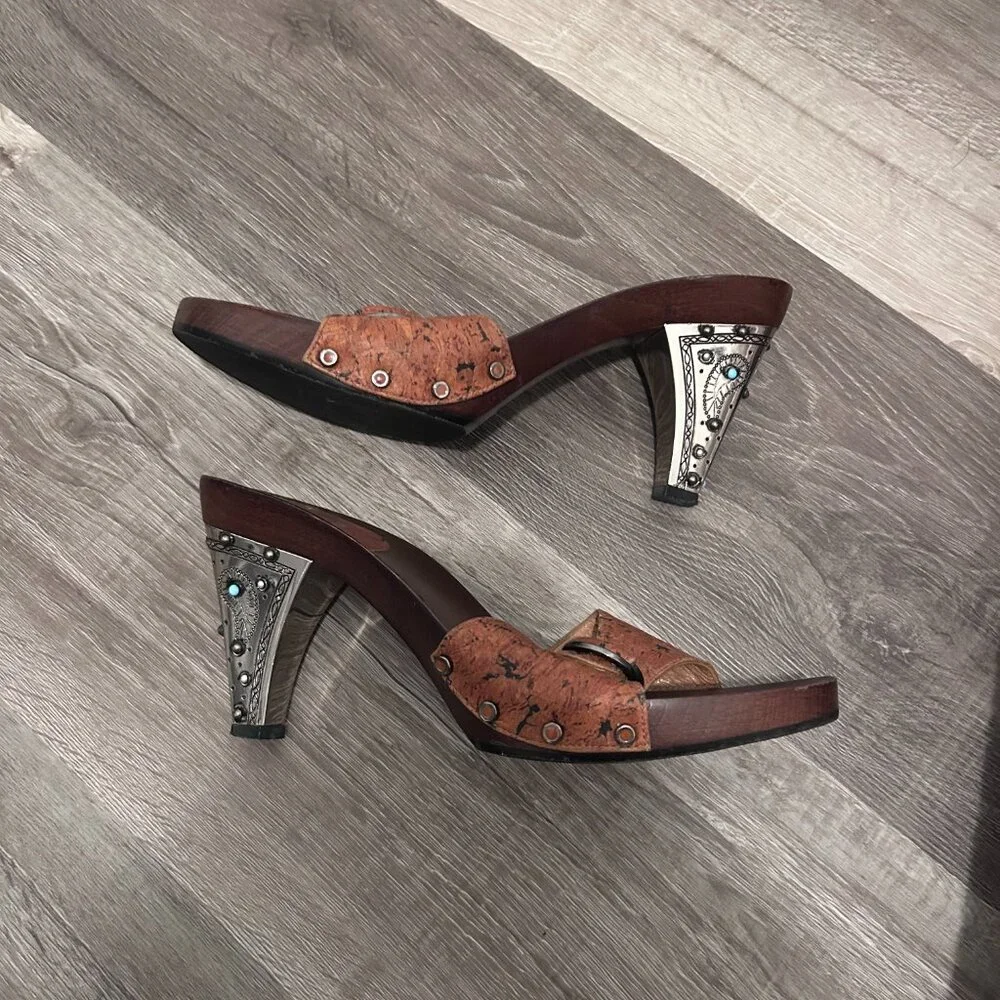 Stuart Weitzman Designer Heels - Picture 1 of 7